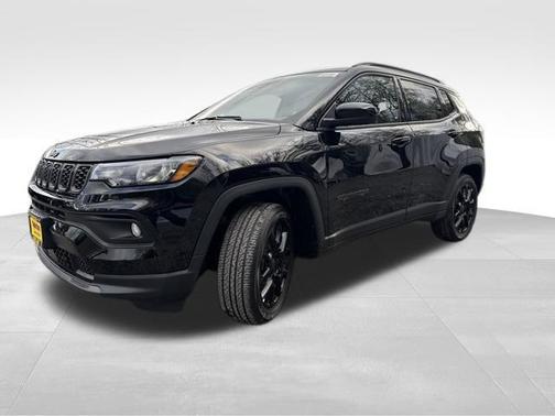 Diamond Black Crystal Pearlcoat 2026 Jeep Compass Latitude