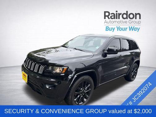 Diamond Black Crystal Pearlcoat 2018 Jeep Grand Cherokee Altitude