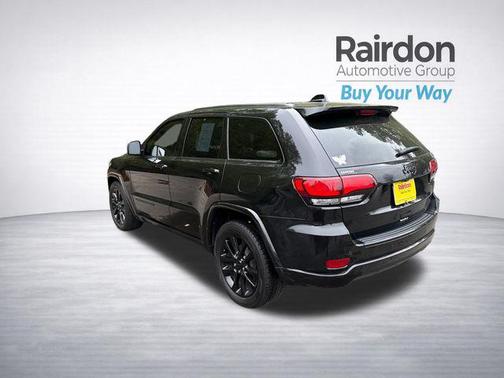 Diamond Black Crystal Pearlcoat 2018 Jeep Grand Cherokee Altitude