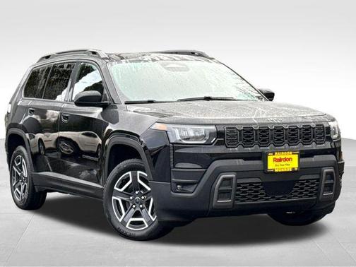 Diamond Black Crystal Pearlcoat 2026 Jeep Cherokee Laredo 4x4