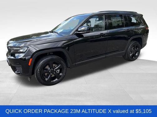 Diamond Black Crystal Pearlcoat 2025 Jeep Grand Cherokee L Altitude