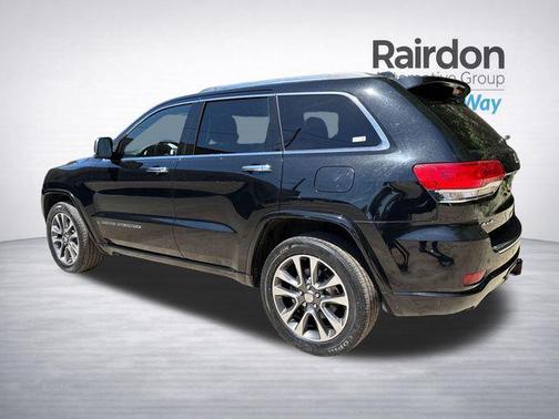 Diamond Black Crystal Pearlcoat 2018 Jeep Grand Cherokee Overland