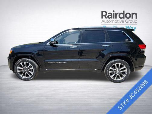 Diamond Black Crystal Pearlcoat 2018 Jeep Grand Cherokee Overland