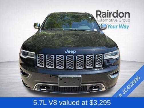 Diamond Black Crystal Pearlcoat 2018 Jeep Grand Cherokee Overland