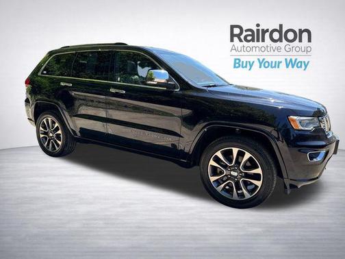 Diamond Black Crystal Pearlcoat 2018 Jeep Grand Cherokee Overland