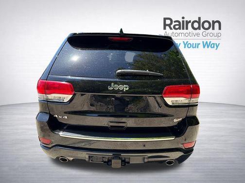 Diamond Black Crystal Pearlcoat 2018 Jeep Grand Cherokee Overland