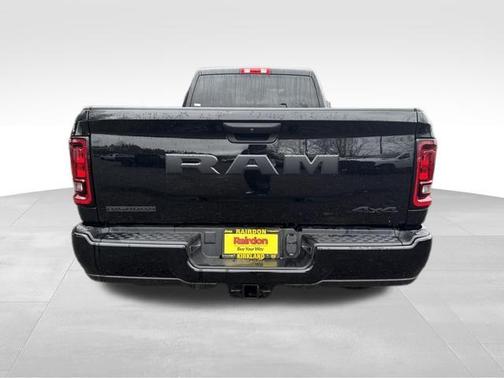 2025 RAM 3500 Big Horn Crew Cab 4x4 8' Box