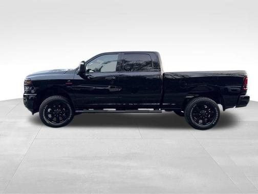 Diamond Black Crystal Pearlcoat 2026 RAM 2500 Black Express Crew Cab 4x4 6'4' Box