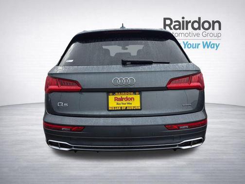 Daytona Gray Pearl Effect 2020 Audi Q5 Premium Plus 55 TFSI e quattro S tronic