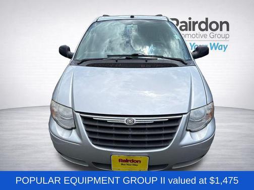 Bright Silver Metallic Clearcoat 2005 Chrysler Town & Country Base