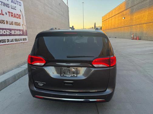 2017 Chrysler Pacifica Touring-L