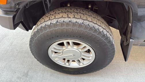 2010 Hummer H3 Base