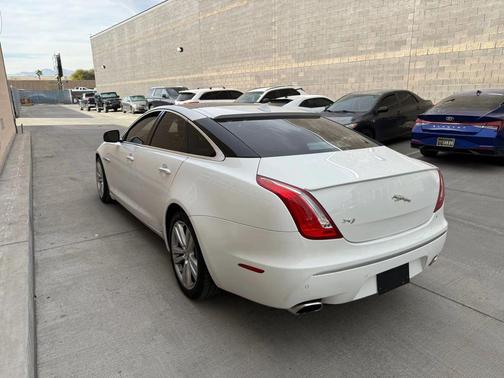 2011 Jaguar XJ Base
