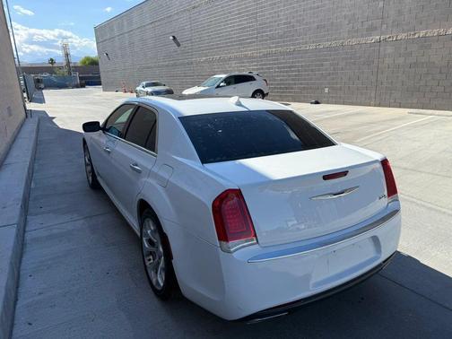 2017 Chrysler 300C Platinum