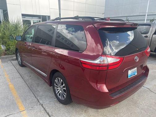Salsa Red Pearl 2018 Toyota Sienna XLE