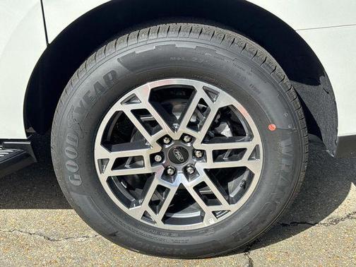 2025 Ford Expedition Max Active 4x2