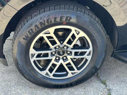 AGATE BLACK METALLIC 2026 Ford Expedition Active