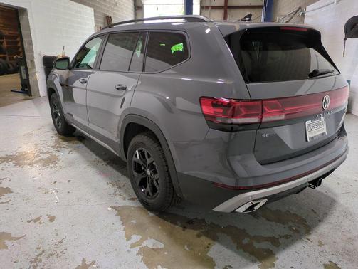 2025 Volkswagen Atlas 2.0T Peak Edition