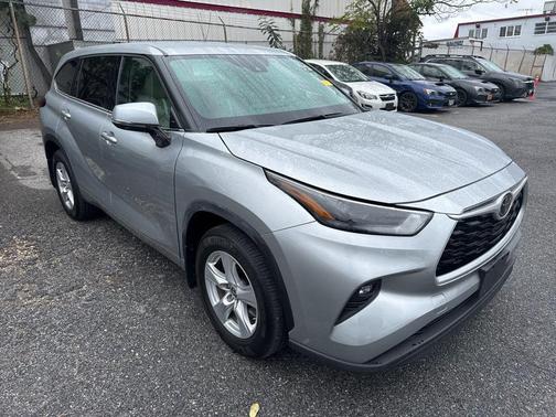 2022 Toyota Highlander LE