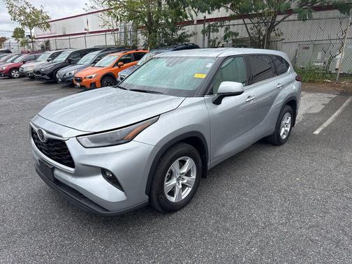 2022 Toyota Highlander LE
