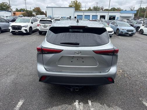 2022 Toyota Highlander LE
