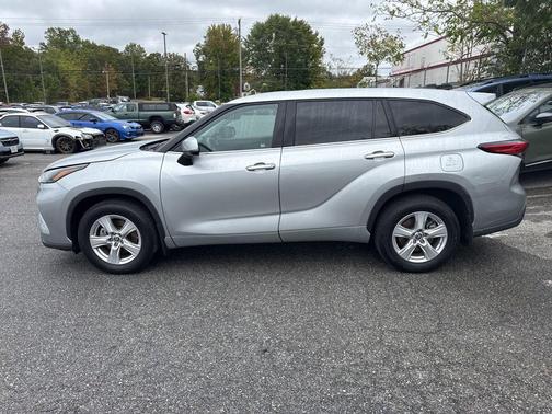2022 Toyota Highlander LE