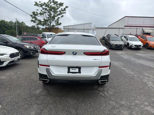 Mineral White Metallic 2022 BMW X6 xDrive40i