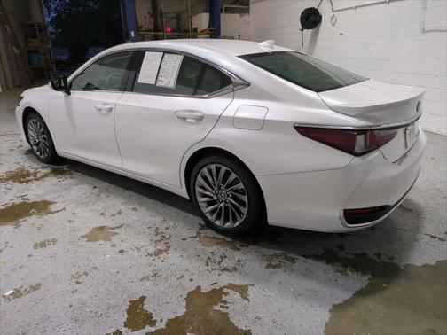 2024 Lexus ES 300h Ultra Luxury