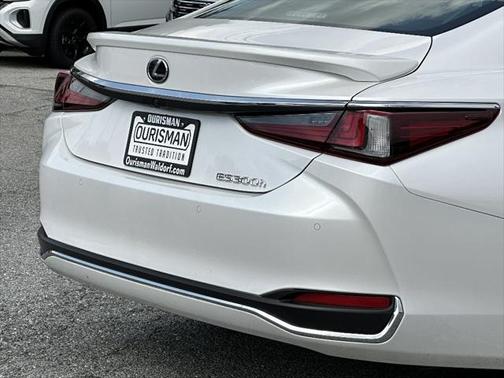 2024 Lexus ES 300h Ultra Luxury