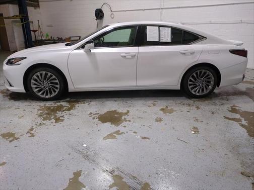 2024 Lexus ES 300h Ultra Luxury