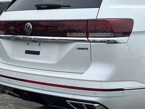 White Pearl 2026 Volkswagen Atlas 2.0T SEL Premium R-Line 4MOTION