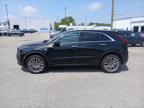 2025 Cadillac XT4 Premium Luxury
