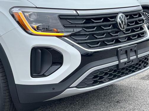 2026 Volkswagen Atlas Cross Sport 2.0T SE w/Technology 4MOTION