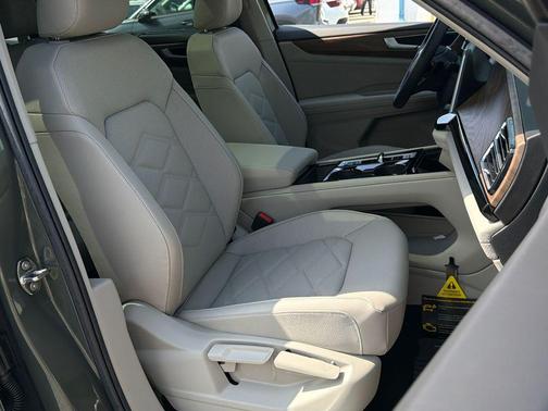 Avocado Green Pearl 2026 Volkswagen Atlas 2.0T SE w/Technology 4MOTION
