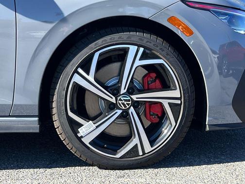 2025 Volkswagen Golf GTI 2.0T SE DSG