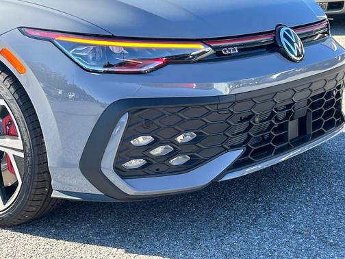 2025 Volkswagen Golf GTI 2.0T SE DSG