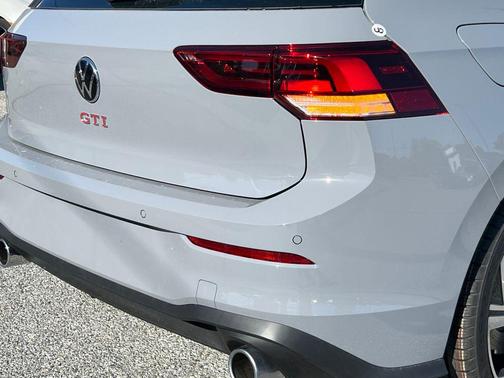2025 Volkswagen Golf GTI 2.0T SE DSG