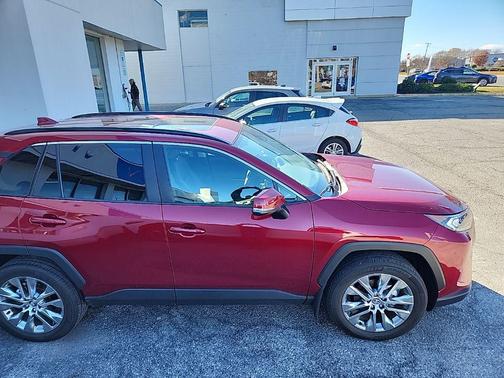 2020 Toyota RAV4 XLE Premium