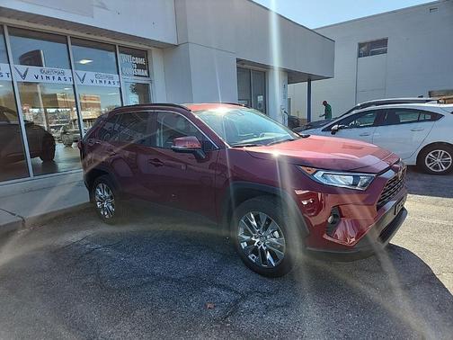 2020 Toyota RAV4 XLE Premium