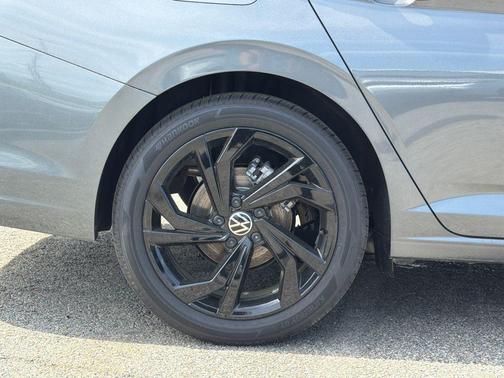 Platinum 2026 Volkswagen Jetta 1.4T SE