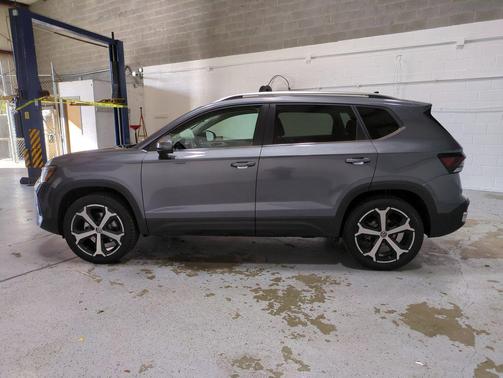 2025 Volkswagen Taos 1.5T SEL