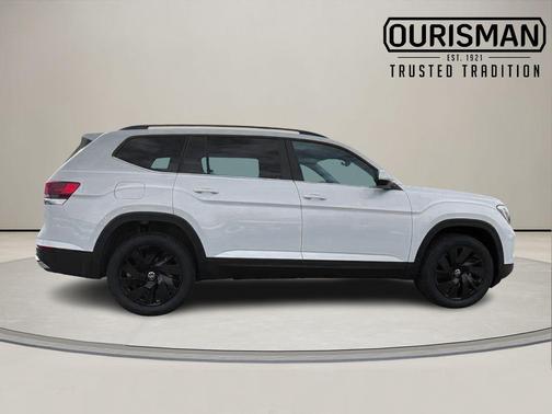 White Pearl 2026 Volkswagen Atlas 2.0T SE w/Technology 4MOTION