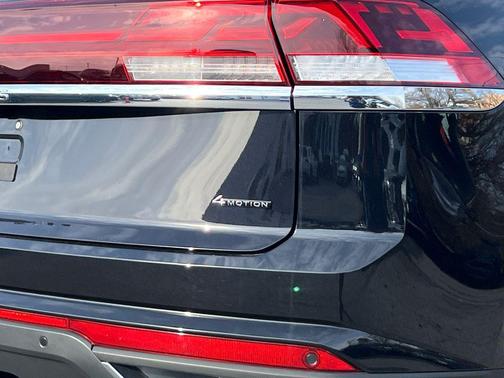 deep black pearl 2026 Volkswagen Atlas Cross Sport 2.0T SE w/Technology 4MOTION