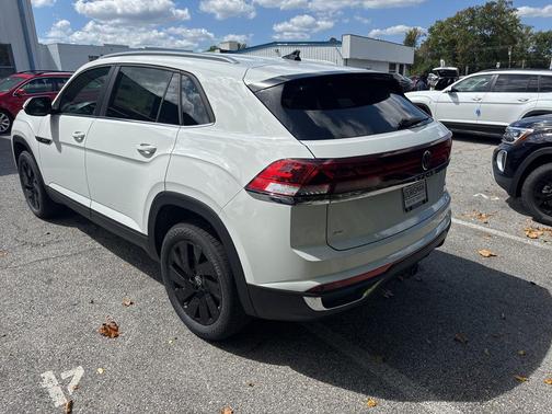 2025 Volkswagen Atlas Cross Sport 2.0T SE w/Technology 4MOTION