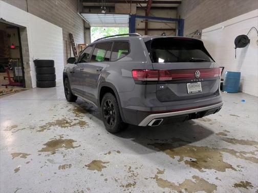 2024 Volkswagen Atlas 2.0T SE w/Technology 4MOTION