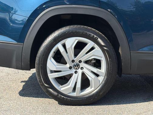 Tourmaline Blue Metallic 2022 Volkswagen Atlas 3.6L SE w/Technology