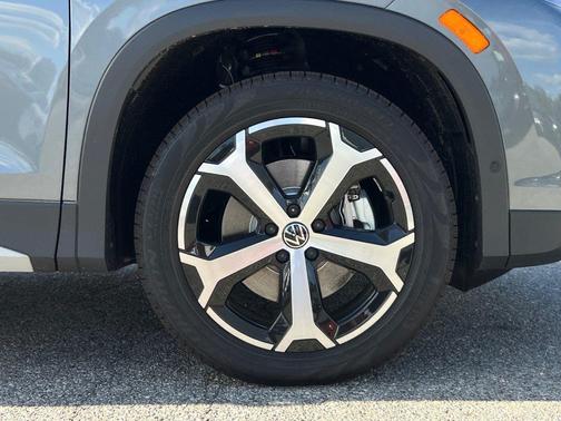 2025 Volkswagen Tiguan 2.0T SE 4MOTION