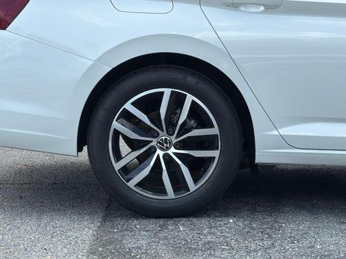 White Pearl 2026 Volkswagen Jetta 1.4T SE