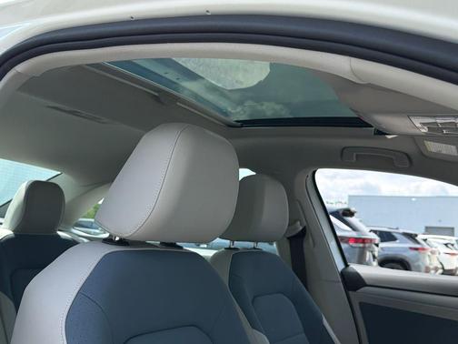 White Pearl 2026 Volkswagen Jetta 1.4T SE