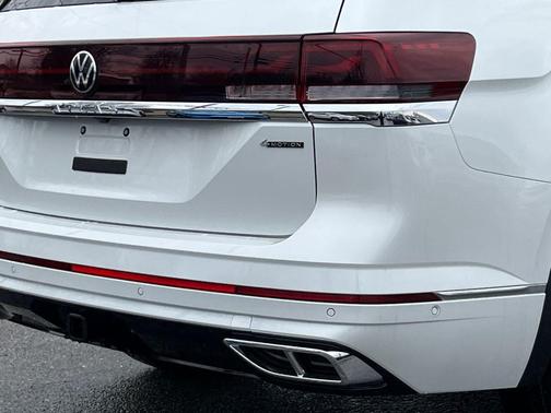 White Pearl 2026 Volkswagen Atlas 2.0T SEL Premium R-Line 4MOTION